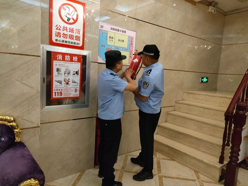 化德公安：盛夏“阳光守护”，织密安全防护网2.jpg