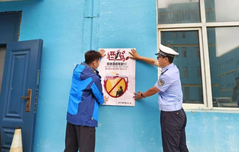 四子王旗交警走进危化品运输企业，铸牢源头防线共护交通安全‌3.jpg