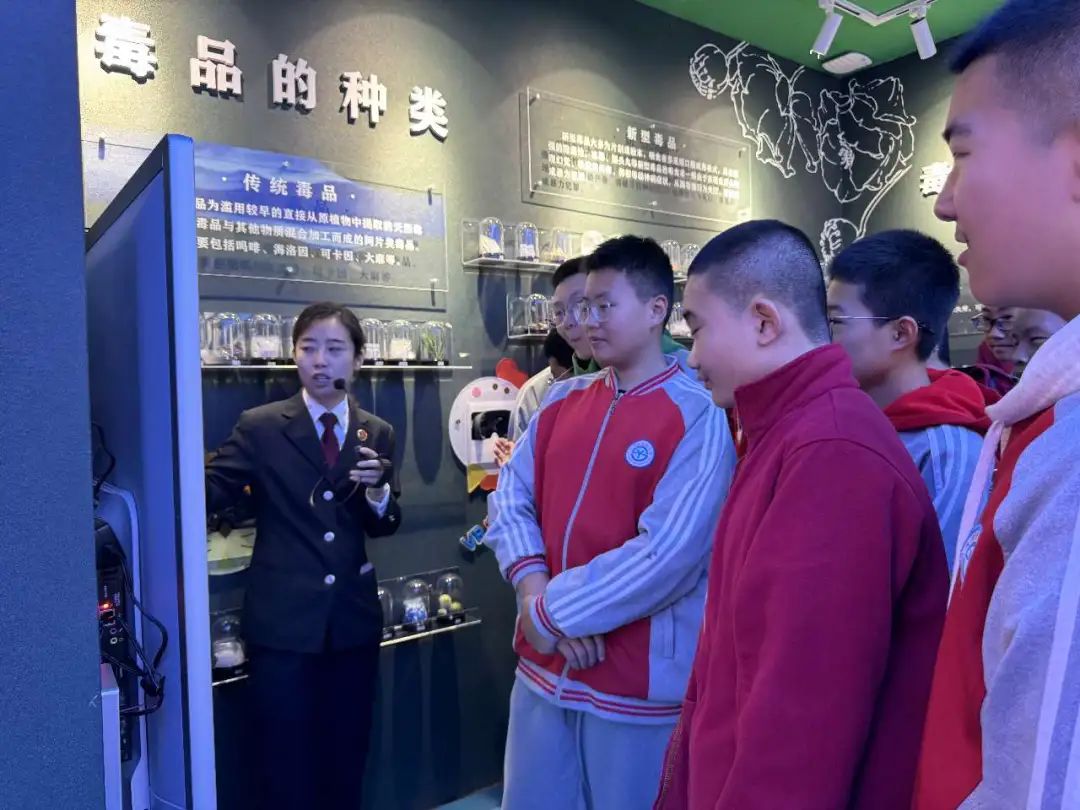 检校携手，护航成长———大同市实验中学组织学生参观市检察院法治教育基地3.jpg
