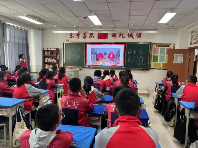 集宁区亿利东方学校开展消防安全应急疏散演练主题活动3.jpg