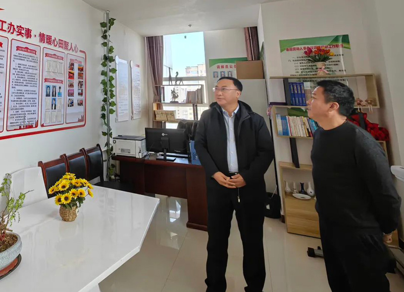 乌兰察布总工会党组书记、副主席蒙占福深入市交通运输局进行调研2.jpeg