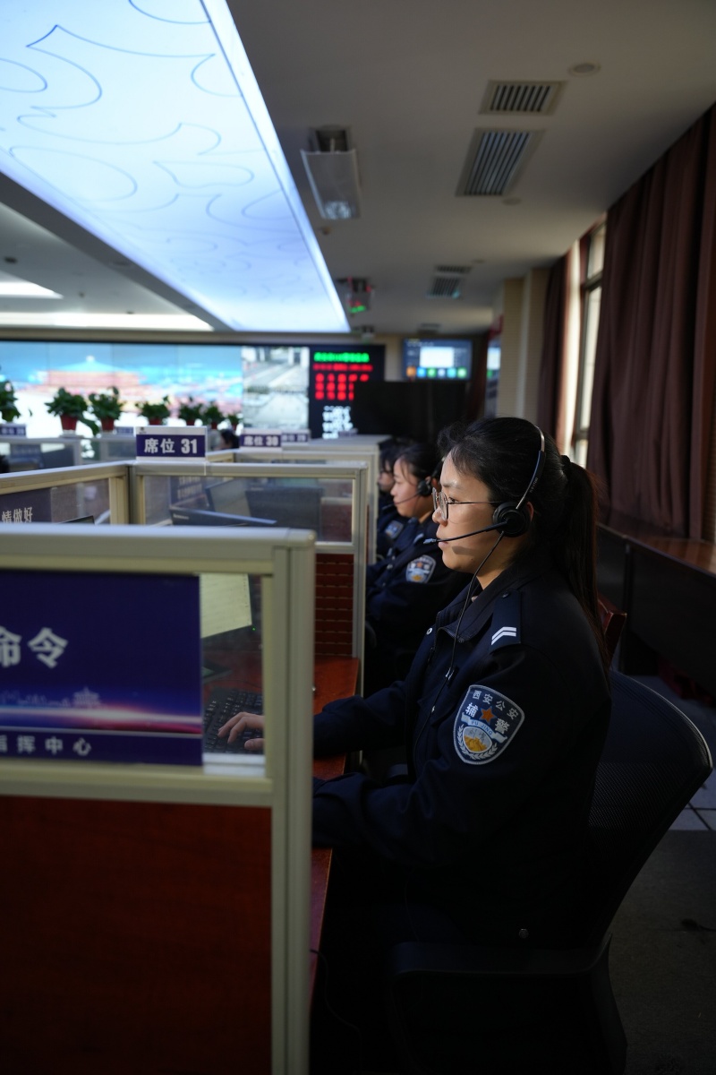 接警员照片2_副本.jpg