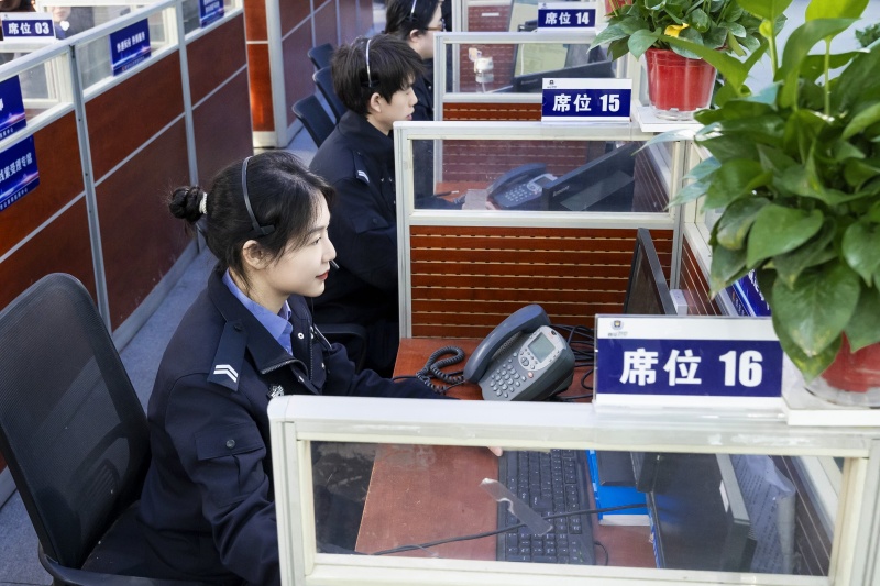 接警员照片3_副本.jpg