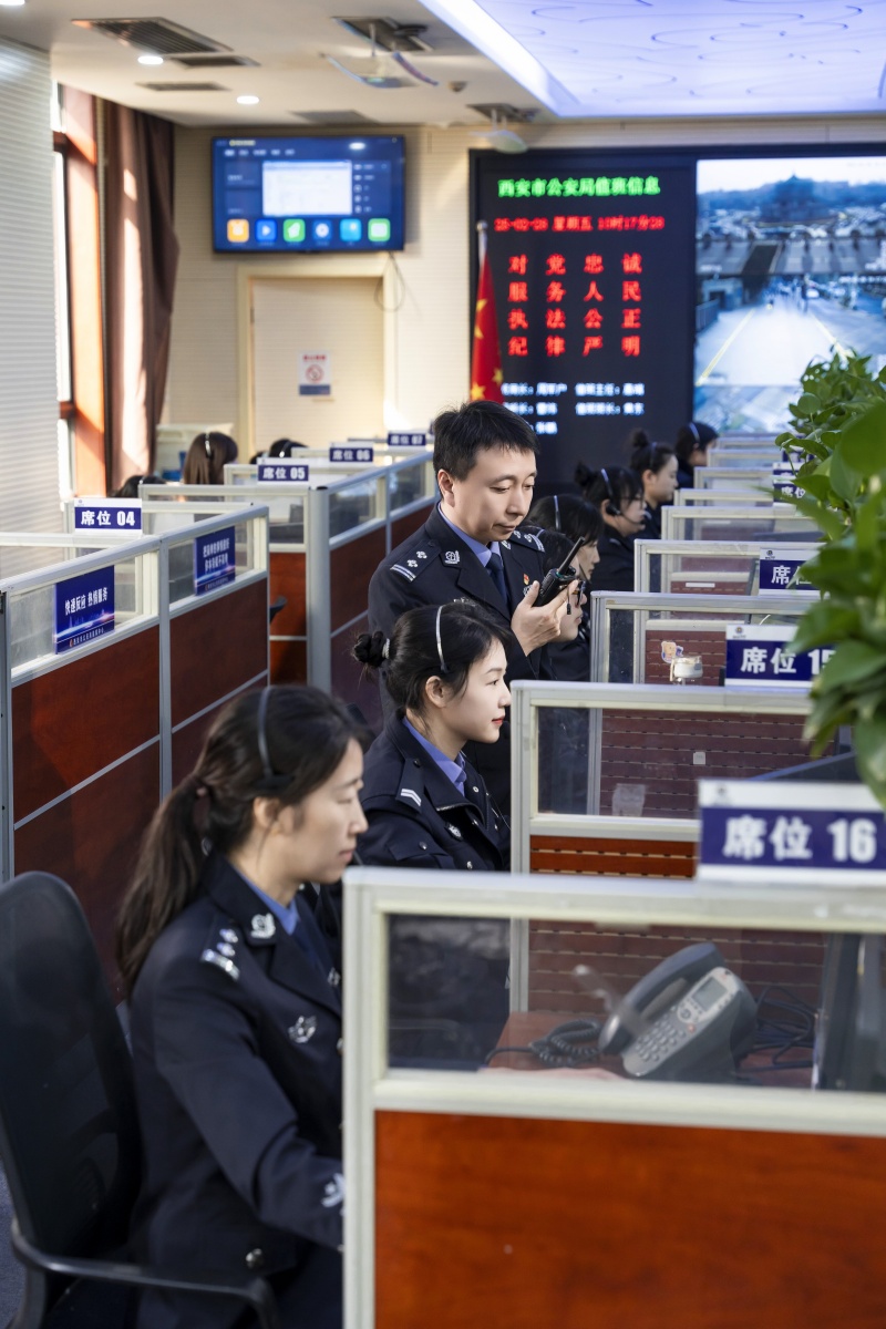 接警员照片4_副本.jpg