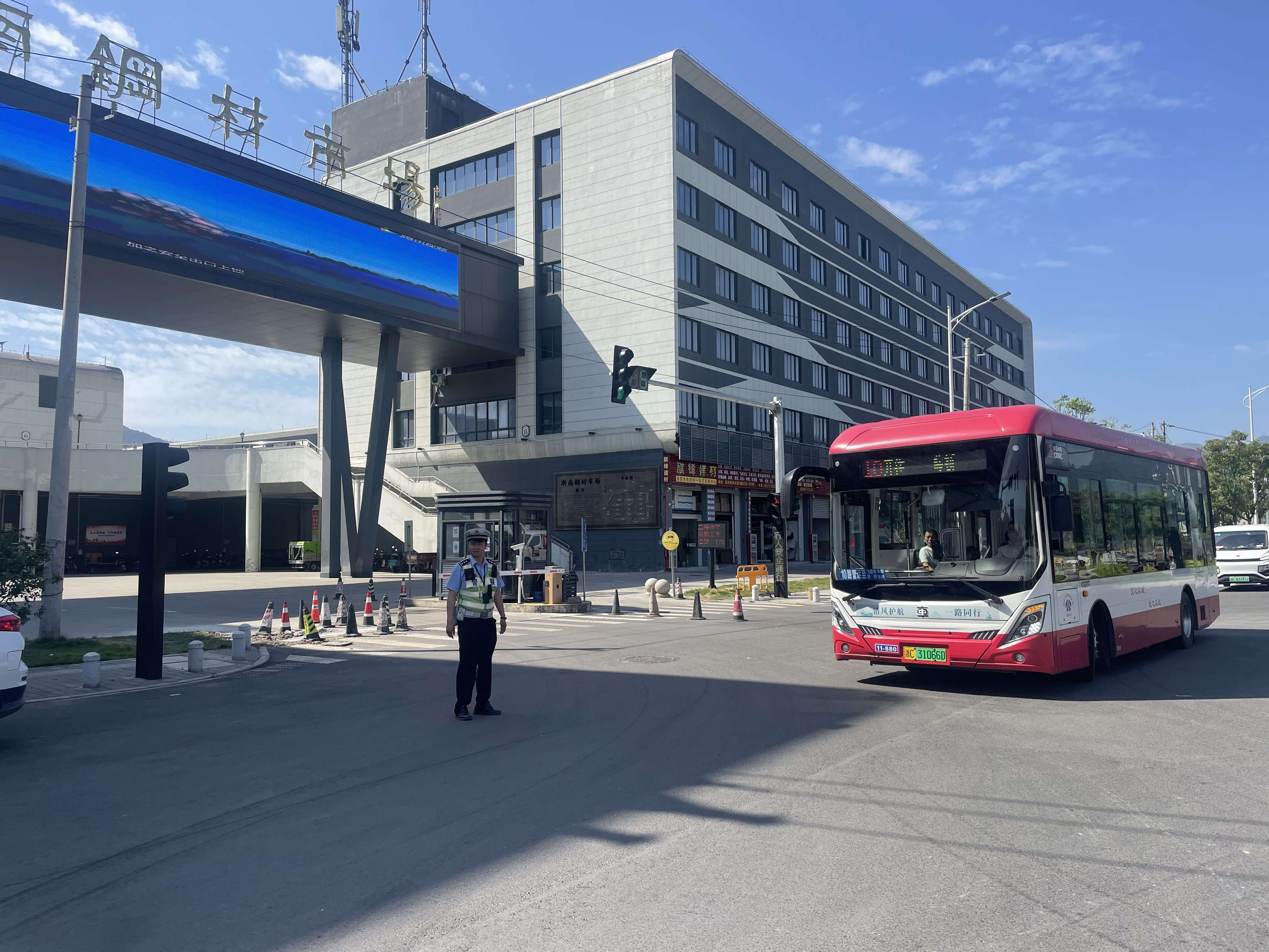 市场公交开通.jpg