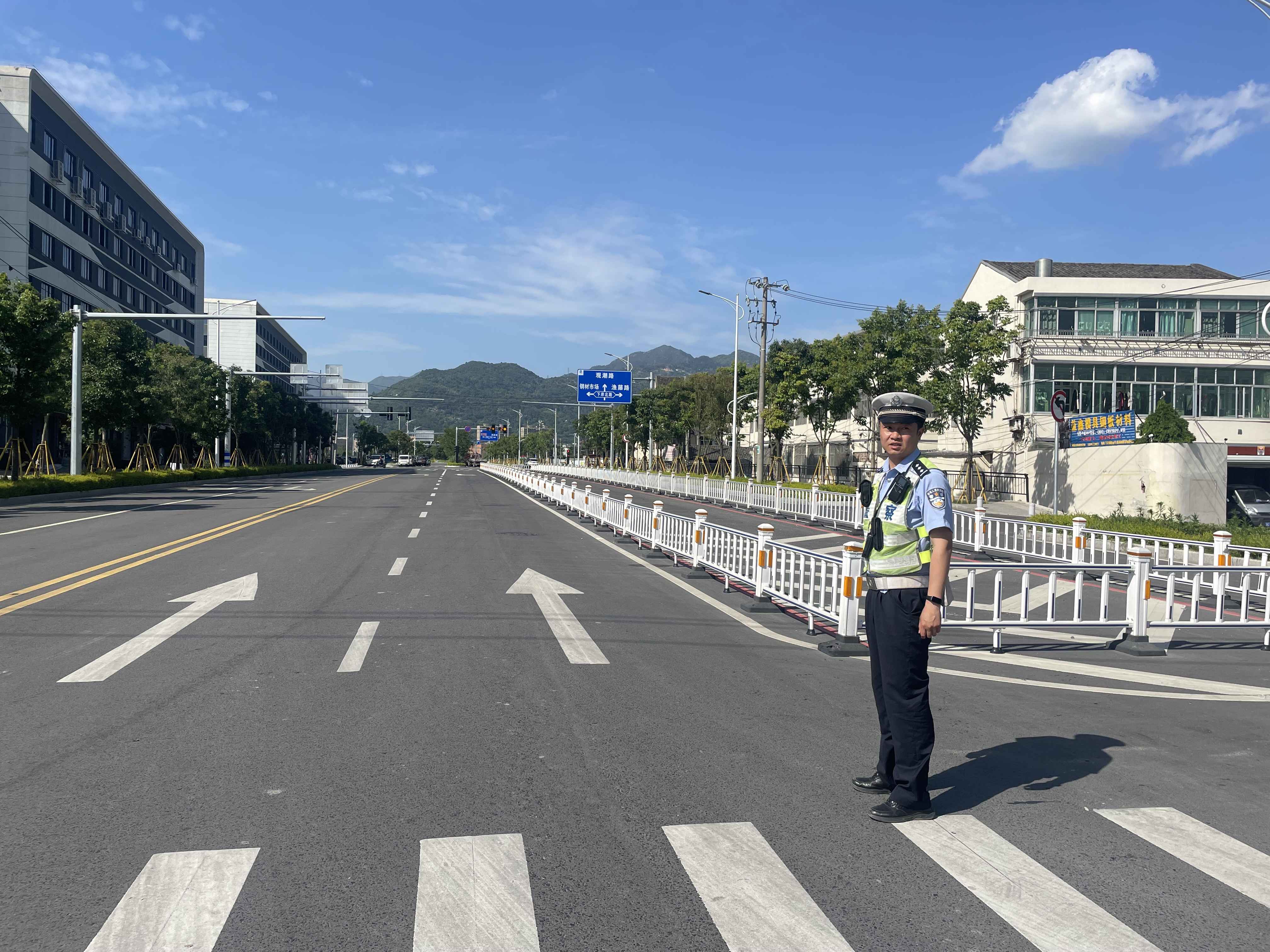 整治完善后的市场交通秩序.jpg