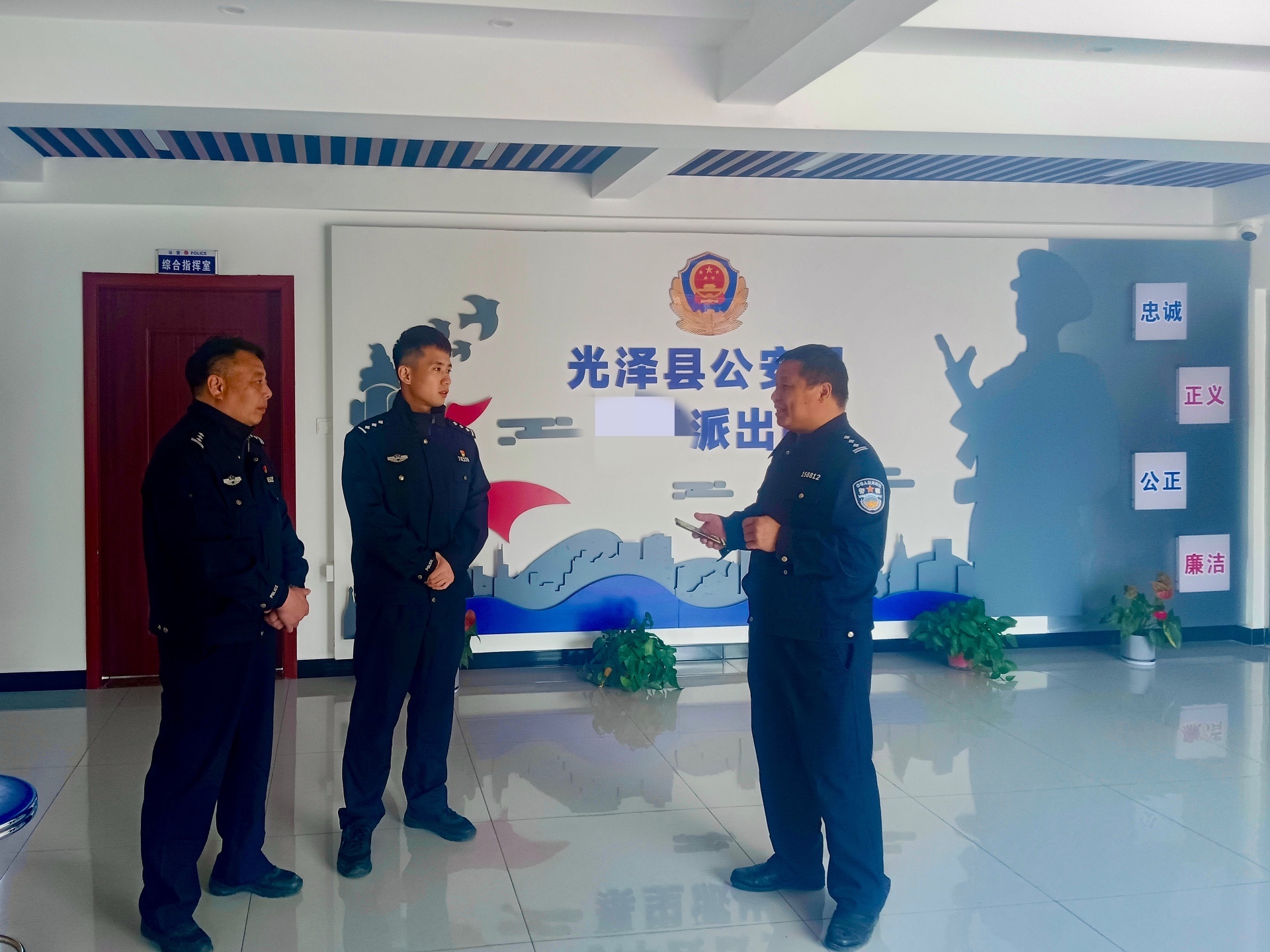 民警前往福建走访调查2.jpg