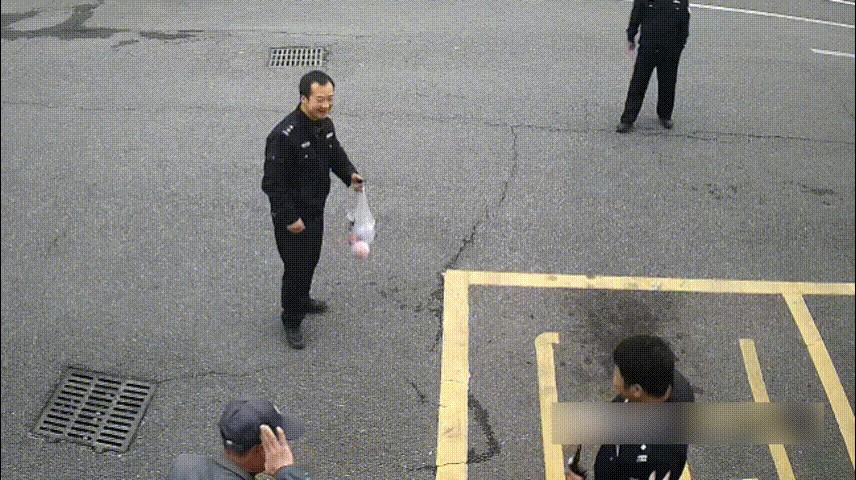 陆卫科买来苹果.jpg