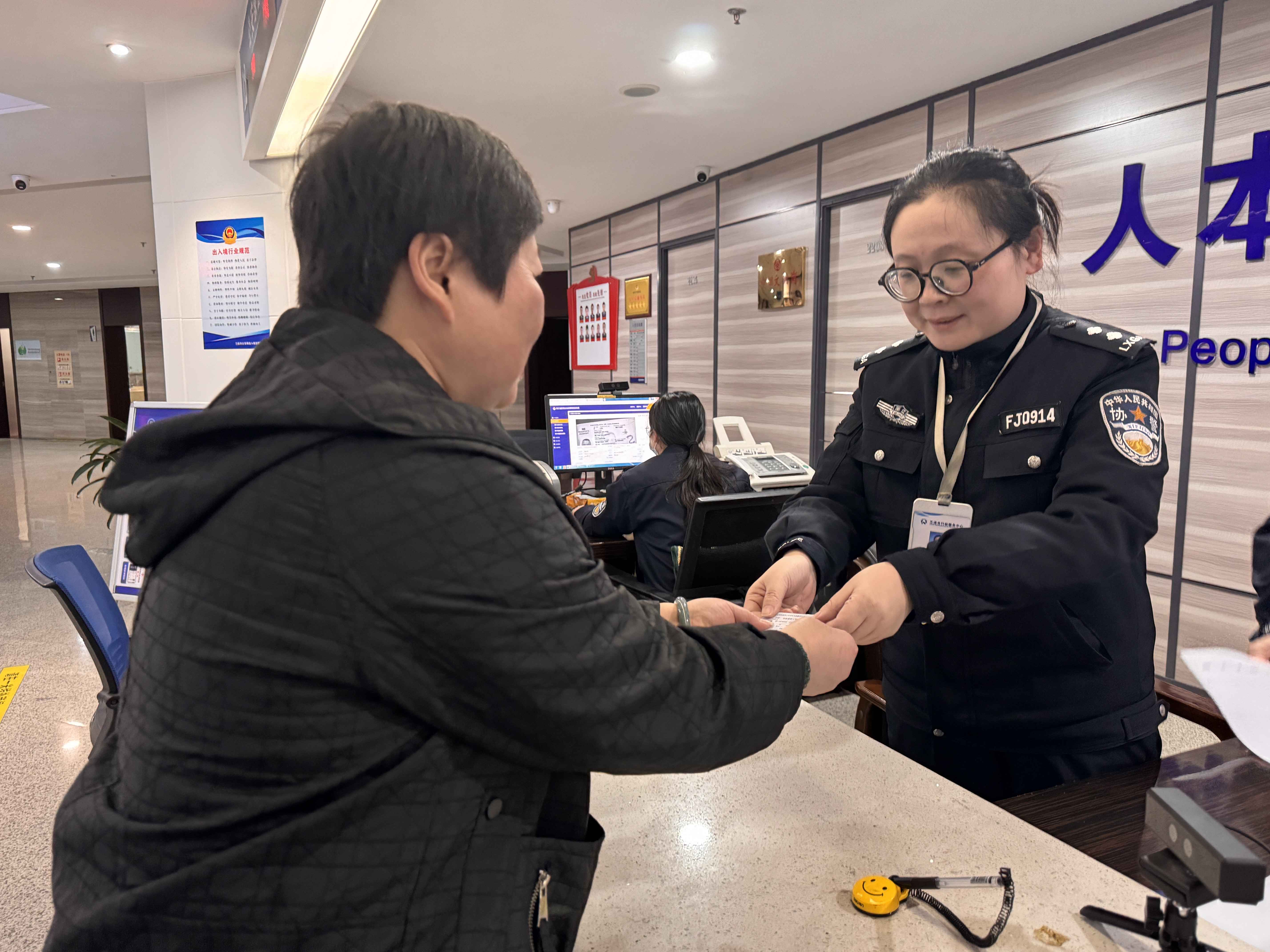 暖心服务，高效便民护出行2.jpg