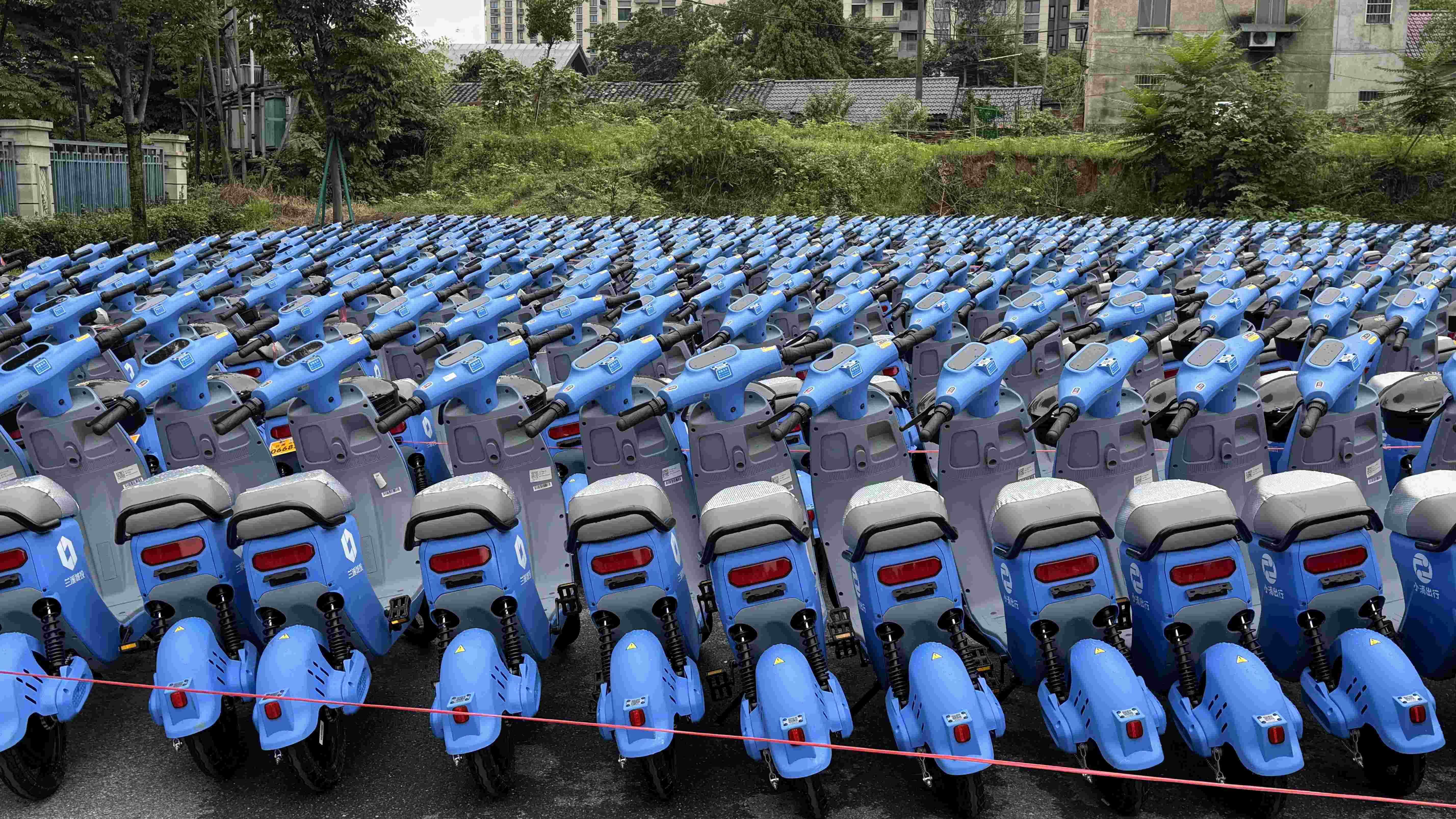 图为兰溪街头新上新的“黑科技”共享单车.jpg