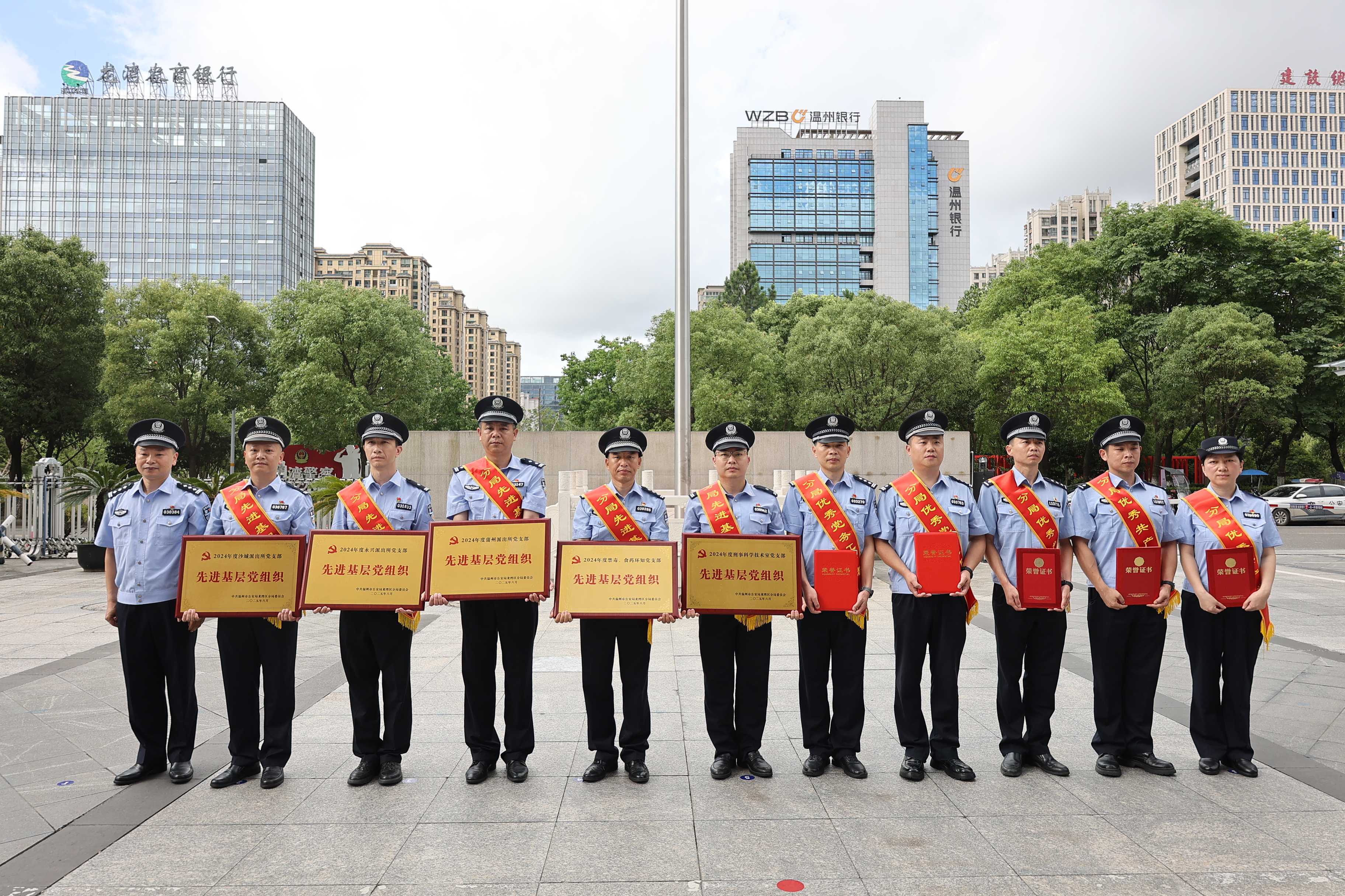 图4（第六段配图）政委.JPG