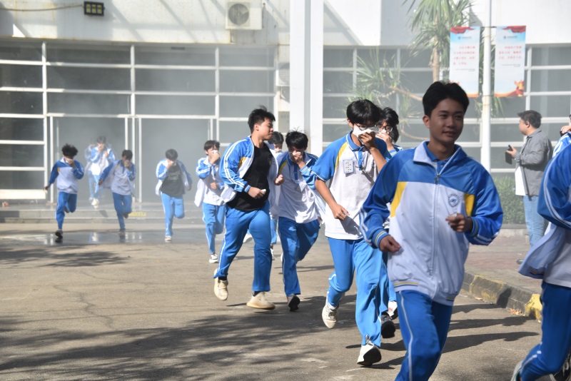 8fe83f6a6375175a8c9f7f145b97cbc.jpg