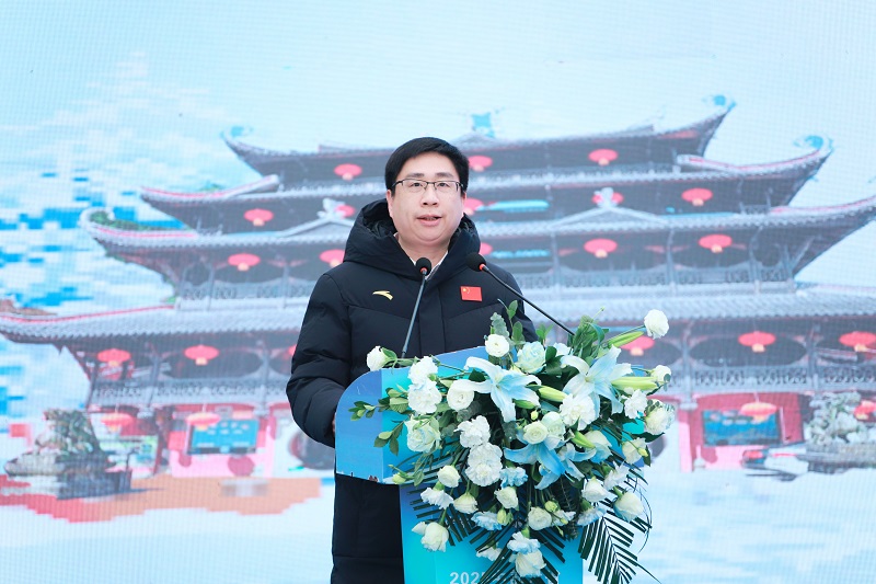 副州长曾凡胜主持活动.jpg