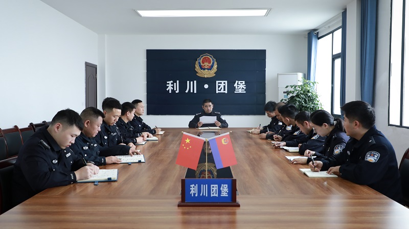会议镜头.jpg