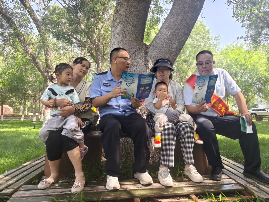广场普法(1).jpg