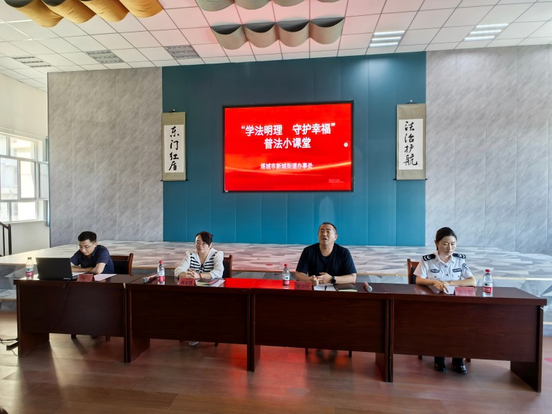 在东门外社区开展普法活动(修改1).jpg