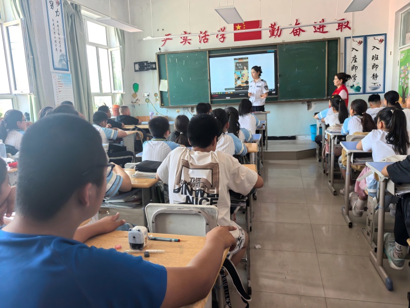 进入抢答环节（薛世凡摄）(1).jpg