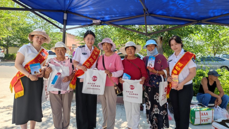 2025年6月25日阿勒泰市司法局开展送法进集市活动(1).jpg