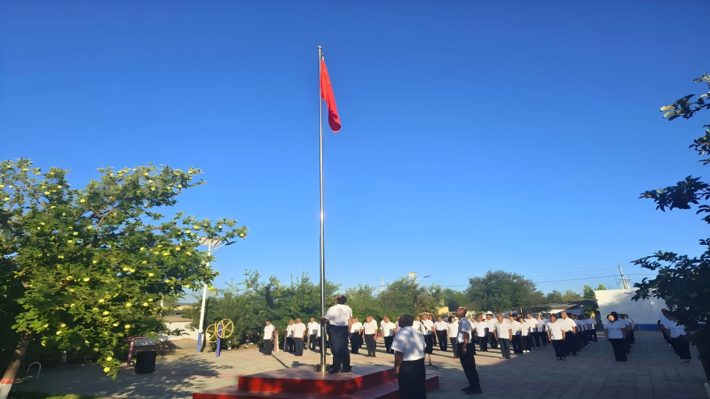 升旗聚民心  普法护乡村1(1).png