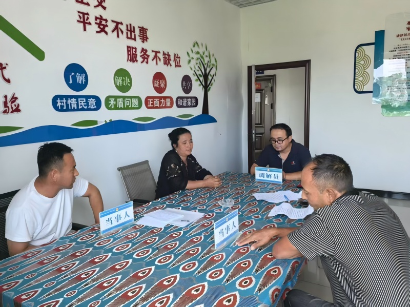 基层调解显效能 多年信访矛盾一朝化解 正在调解中(1).jpg