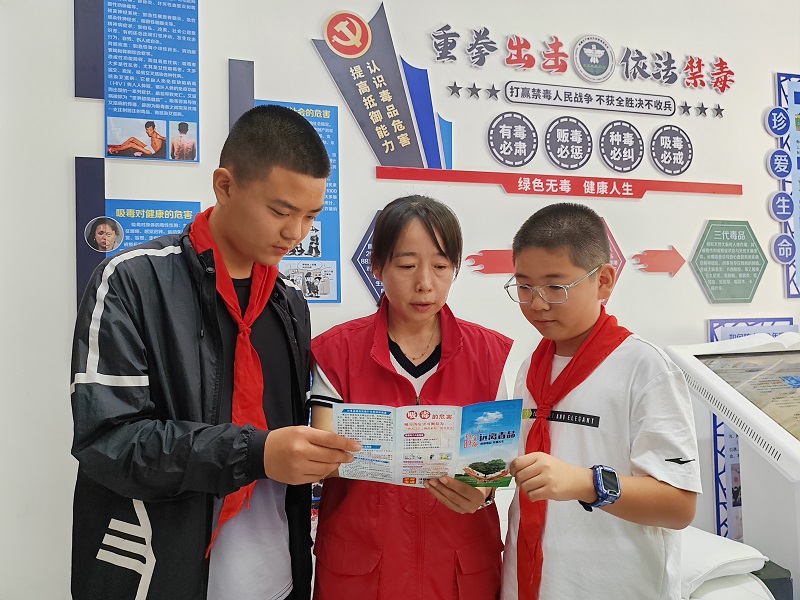 天北新区绿波里社区组织辖区青少年开展禁毒传活动 (2).jpg