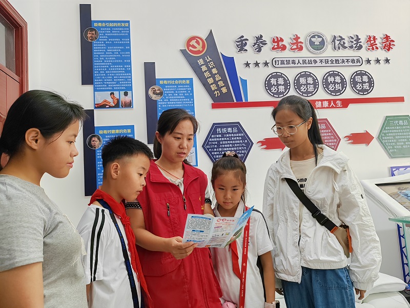 天北新区绿波里社区组织辖区青少年开展禁毒传活动 (3).jpg