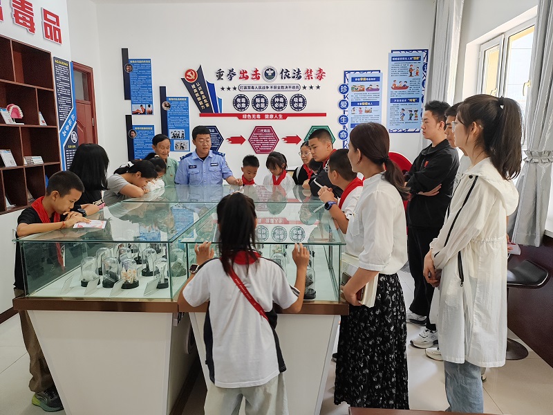 天北新区绿波里社区组织辖区青少年开展禁毒传活动 (4).jpg