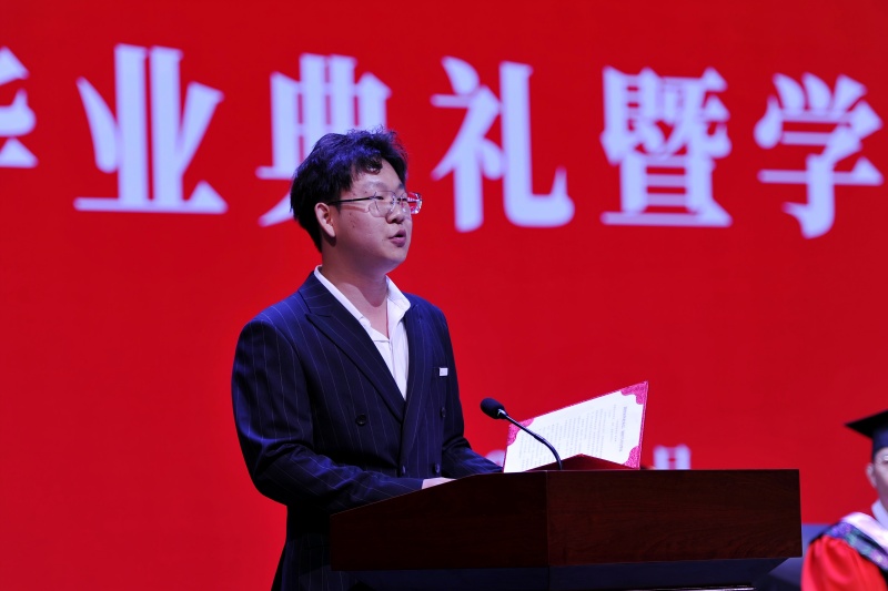 8.赴基层就业毕业生代表甘煜坤发言(1).jpg