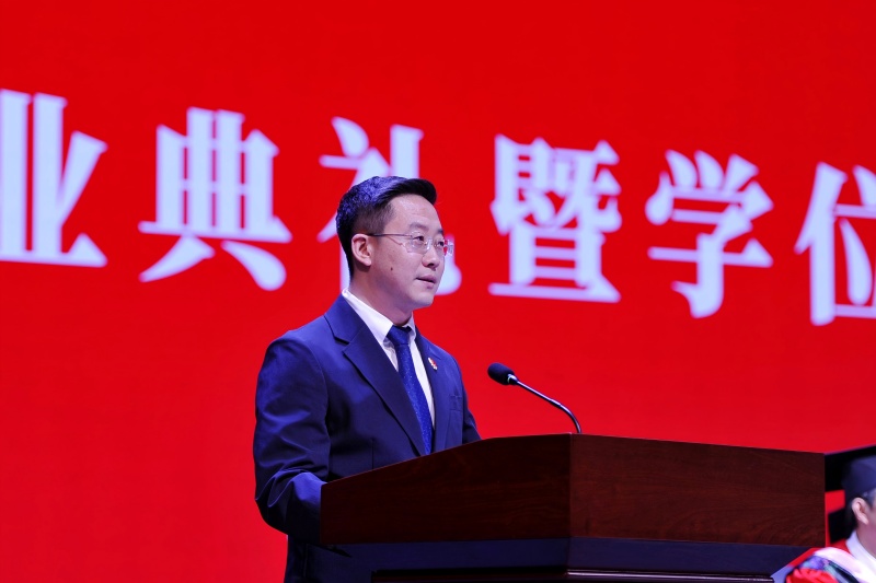 10.教师代表燕鹏发言(1).jpg