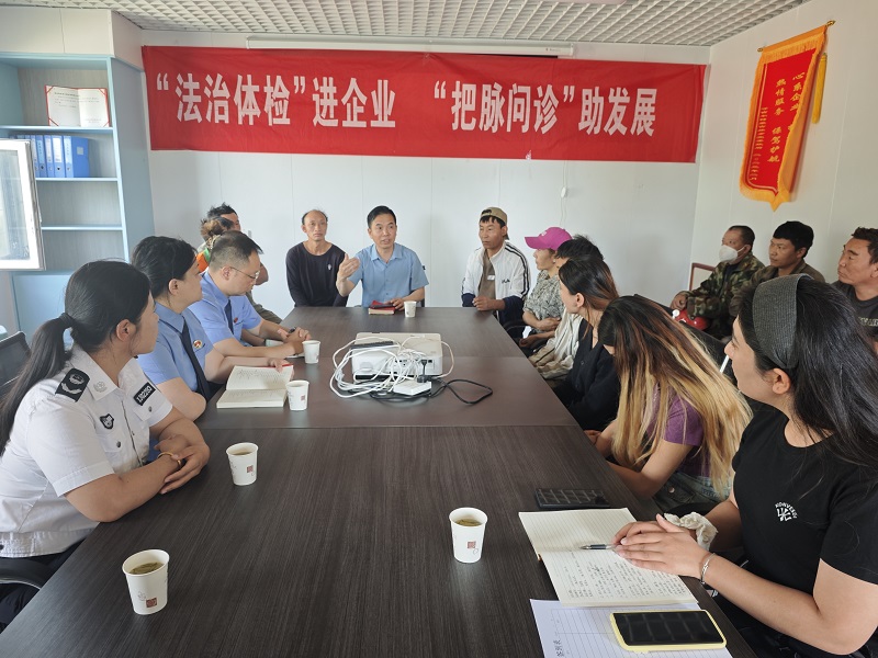 律师为特克斯县企业员工讲解法律知识.jpg