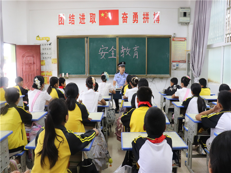 民警授课1.jpg