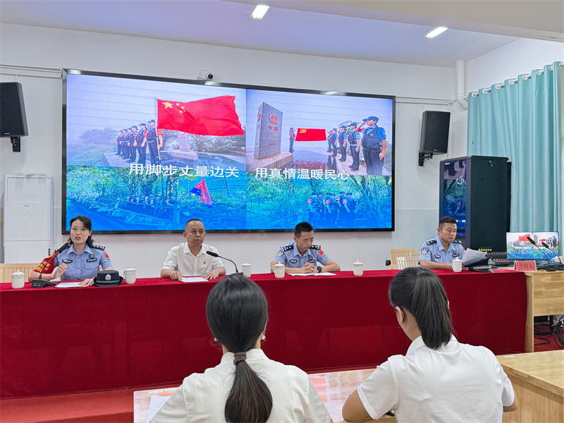 9.党员民警刘惠语分享“三江虹女子巡防队”戍边故事（2）（李鹃娟 摄）.jpg