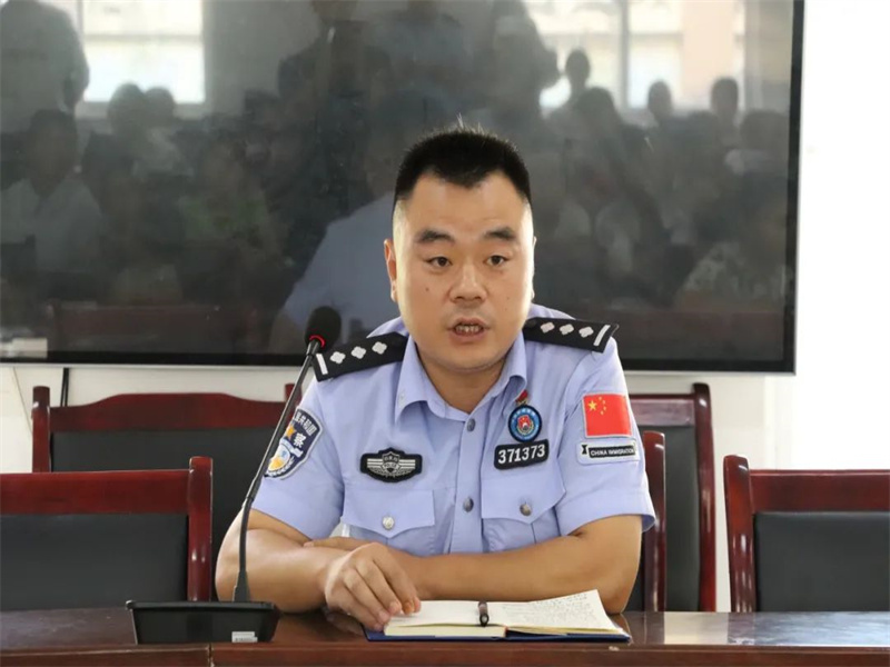 民警宣讲.jpg